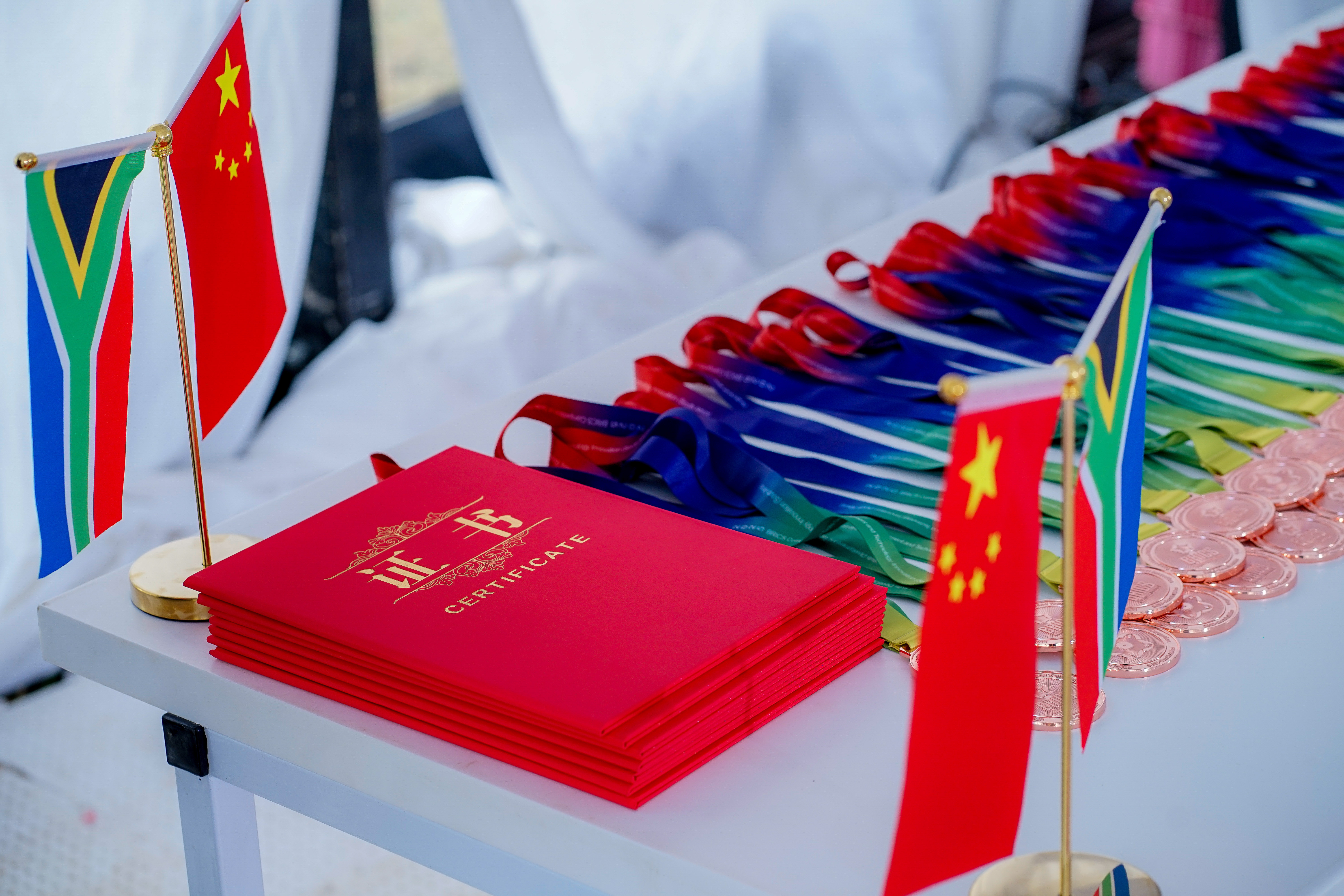 1758771774436243.jpeg 12.闭幕式图(放在刘院总结这一段背后).jpeg